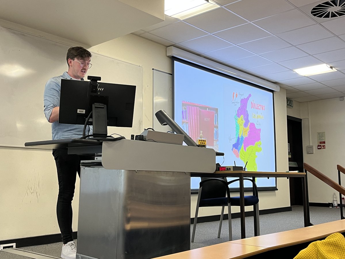hmking_linguist's tweet photo. What a wonderful experience to present with @_PeterBrowning, @NorNorPolo &amp; @NykollPinilla! 

Muchas gracias to our discussants @PerezMilans
&amp; @APatino_soton &amp; all the organizers &amp; participants of the @SpanishinSoc conference!

(Apologies for the poor camera angle! 🤣) https://t.co/VfRpUngZ0Q
