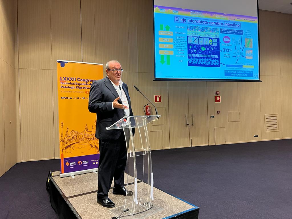 Estrés, ansiedad y trastornos digestivos funcionales, ¿qué implicación tiene la microbiota? 🤔 Muy interesante el encuentro con el experto Fco. Javier Santos. 

#CongresoSEPD23