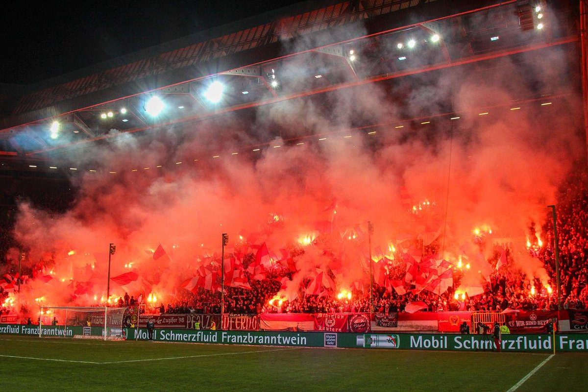 Stadium_Tr's tweet photo. 🏟️ 2089 fans en moyenne en parcage
🚆 Des déplacements à 10/20k

On parle ce coup-ci de la 2. Bundesliga, 2ème division allemande 🇩🇪

📊 Focus en stats sur cette saison vu des parcages

⬇️ THREAD ⬇️