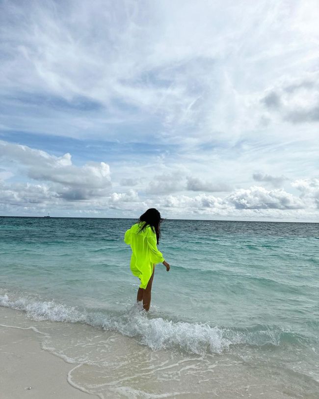tupaki_official's tweet photo. Steamy Poses Of Surbhi Jyoti On The Beach🔥🔥

Click here: https://t.co/Df2RZejG2L

#SurbhiJyoti #steamyposes #bollywoodactress #tupaki #hotposes #viralpics #trendingnow #beach @tupakinews_ https://t.co/AhlhMXoxAV