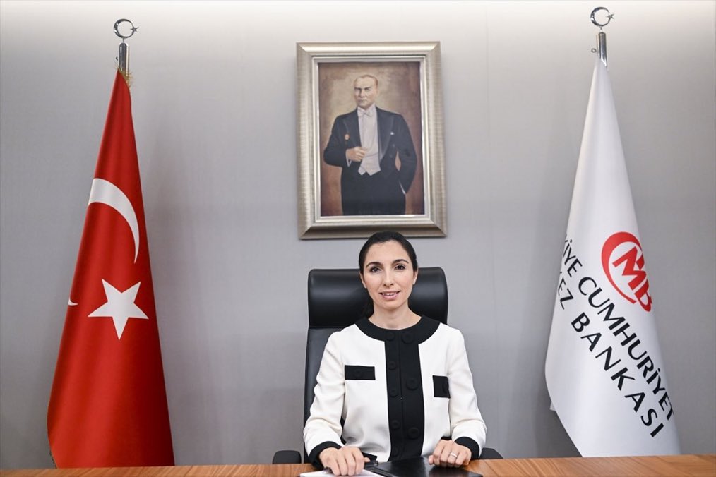 pusholder's tweet photo. Türkiye Cumhuriyet Merkez Bankası (TCMB) Başkanı Hafize Gaye Erkan’ın makam odasından kamuoyuna yansıyan ilk fotoğraf. https://t.co/T4niW8hNha