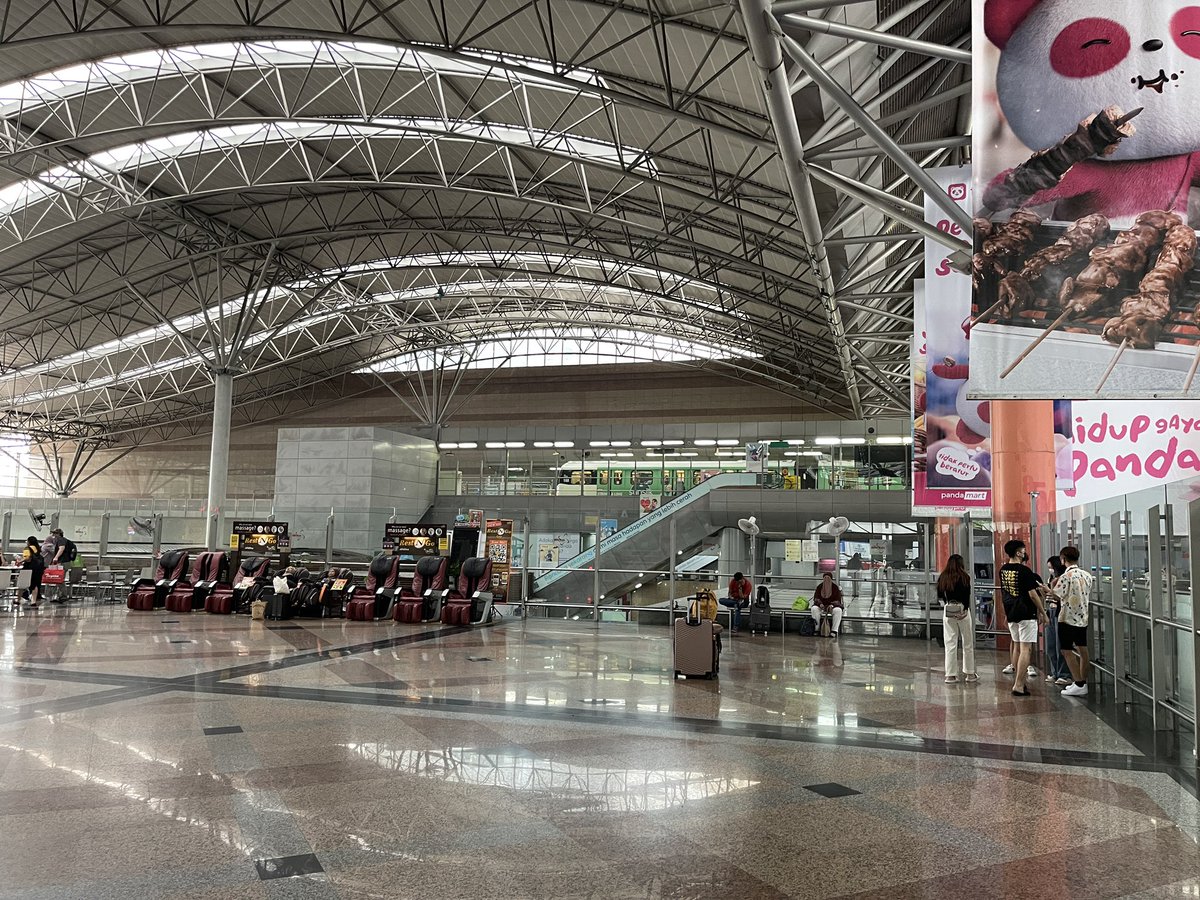 RaymondChooAu's tweet photo. Trying another #PublicTransport mode - #KTMBerhad (@ktm_berhad) express #train - from #KLSentral (@klsentral) https://t.co/FgCIuhVsDa
