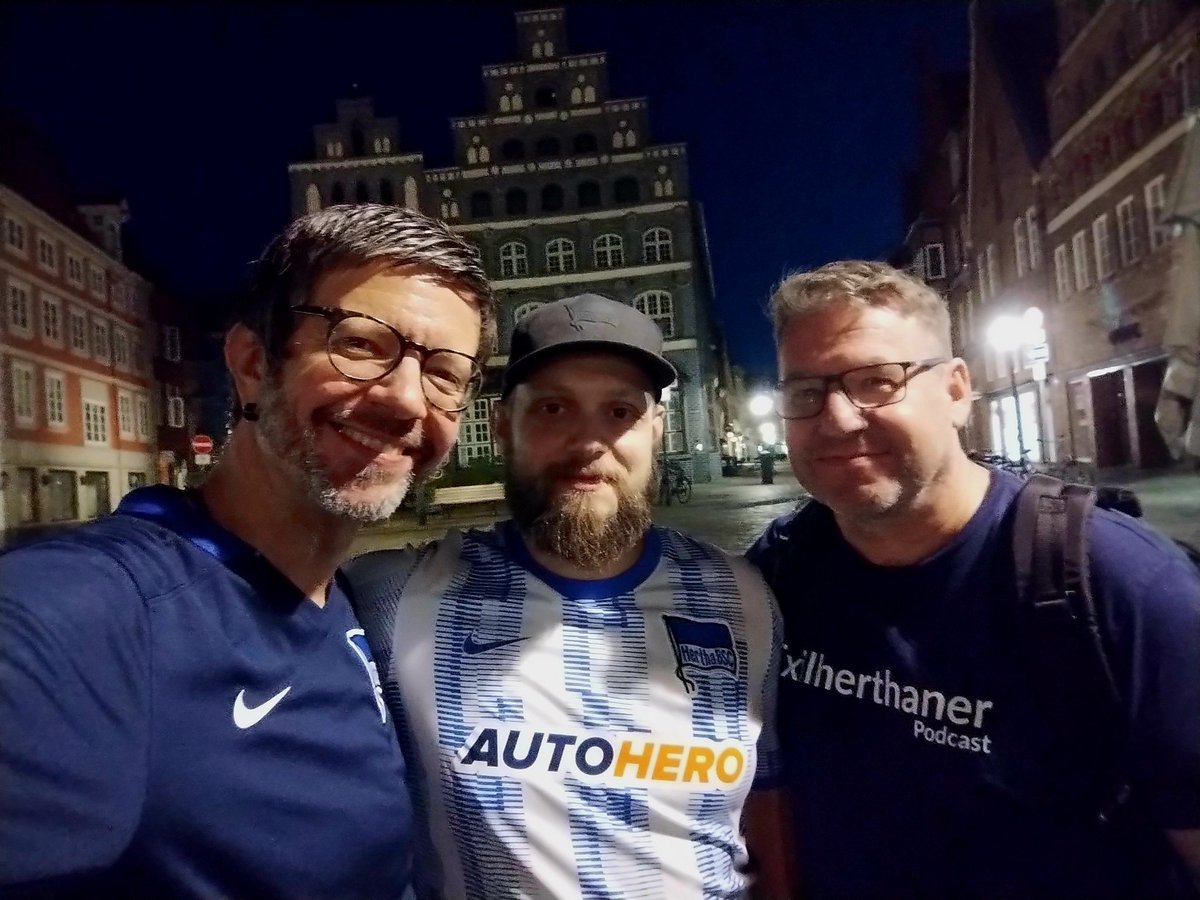AndyBrehmchen's tweet photo. Danke an @MarcolinhoBSC, @hrolfstanvald & @StefanK11150654 (vom OFC @exilherthaner) mit Familie für den großartigen Abend. Grüße an @binehbsc, @MarcusJagemann und @kurth_andreas, die gestern leider nicht konnten. Im Herzen ward Ihr dabei!#exilherthaner #hahohe #Lüneburg #AmSande https://t.co/6rM8W5Upka