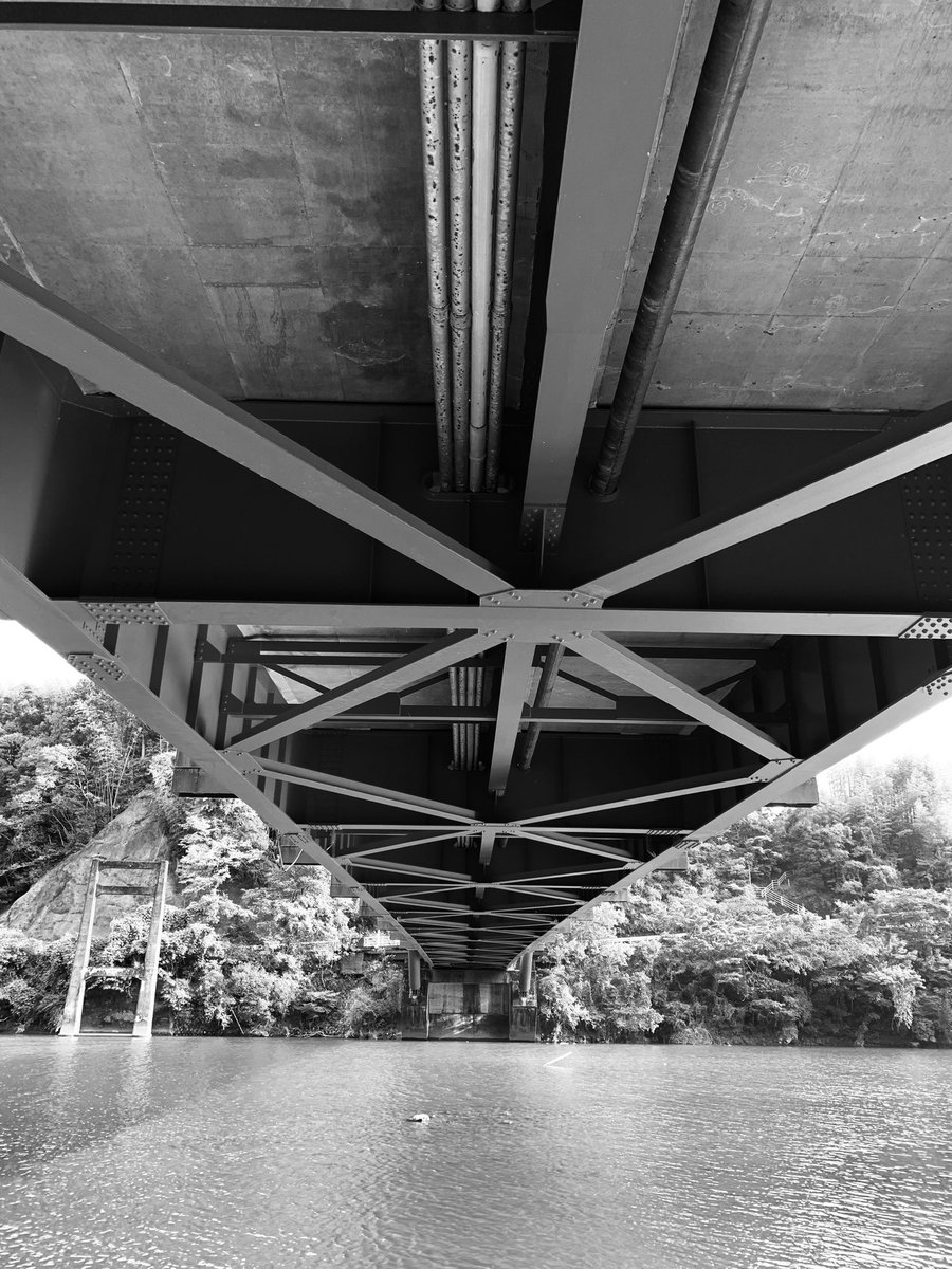 Under the bridge.

#Underthebridge
#Abandonedbridgemainpillar
#Abandonedpostofabridge
#Abandonedbridgepillar
#廃橋柱
#廃橋脚
#Monochromephotograph
#Blackandgrayphoto