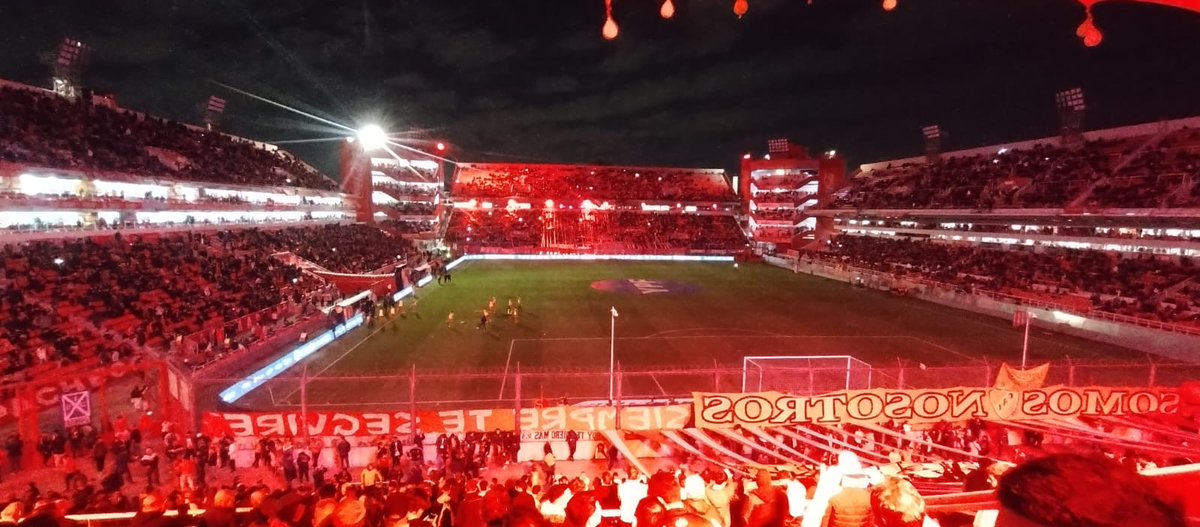 juanpdip's tweet photo. En casa #TodoRojo https://t.co/ZxBE2Dq0xX