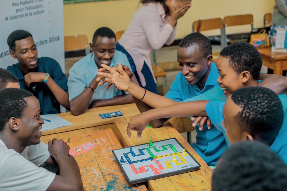 chbrwanda's tweet photo. In pโship with @UnescoEast #O3Project , @chbrwanda launched a campaign on prevention of teenage pregnancies, HIV & SGBV in high schools of @BugeseraDistr
Health clubs are being equipped with #YAhealthGames that enhance learning on ASRH through play.
#YAhealthGameMatters https://t.co/z4HzmD8kxZ