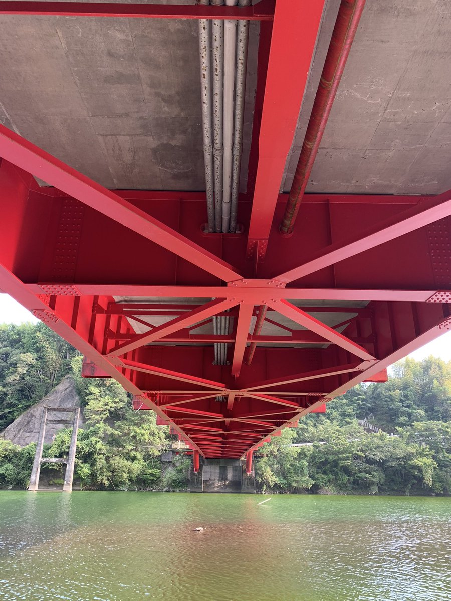 Under the bridge.

#Underthebridge
#Abandonedbridgemainpillar
#Abandonedpostofabridge
#Abandonedbridgepillar
#廃橋柱
#廃橋脚