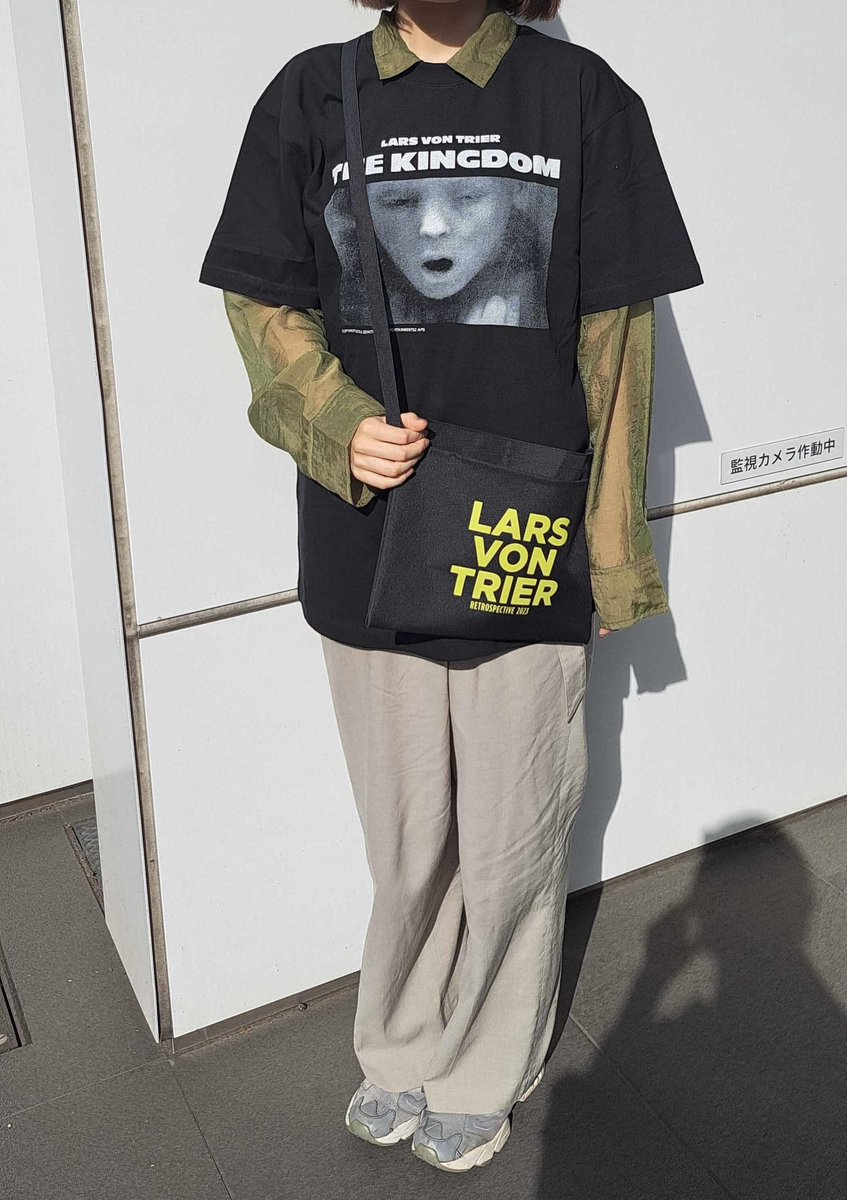 ラース・フォン・トリアー レトロスペクティブ2023 Tシャツ サコッシュ-