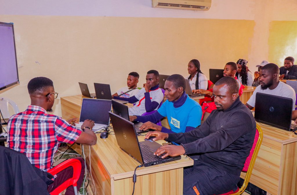 code_plateau's tweet image. Decent work and economic growth don&apos;t mean anything if it leaves out young people.

Our mantra at the Code Plateau “Making A Difference “ is crucial in preparing young people for tomorrow&apos;s workforce.

#CodePlateau