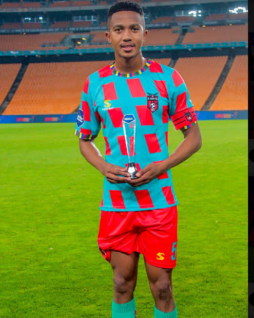 ShakesRampedi's tweet photo. Dear Msimango, Ditlhokwe and Mdantsane...

Please be aware of the environment you stepping into

I pray and hope in a couple of years time they don't call you a "bad player"

I really wish you all the best at Kaizer Chiefs 

#PTFWShakes #PTFWSBetway #Amakhosi4Life https://t.co/RS0I6VzHxw