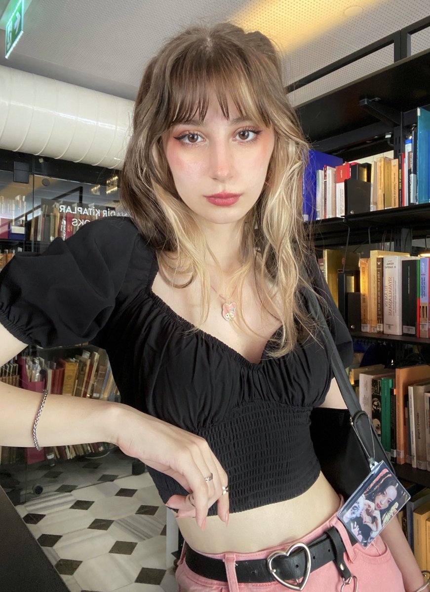 🥛 On Twitter Rt Danettefr Pretty Girl Her Pretty Bias