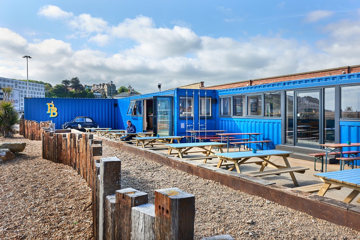 Brewing Brothers Beachside, a brand-new taproom space anchored by an impressive wood fired oven focussed menu, is now open at #FolkestoneHarbour

Find out more: ow.ly/j6Ex50OFne4