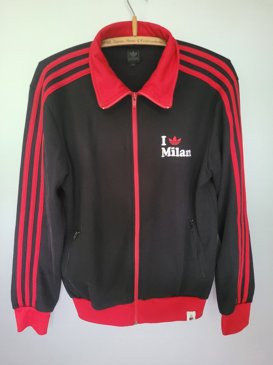 Adidas I love milan track top.
New one in my collection.

#ACMilan #adidas #ilove #3stripes #adidasoriginals #adidascollector