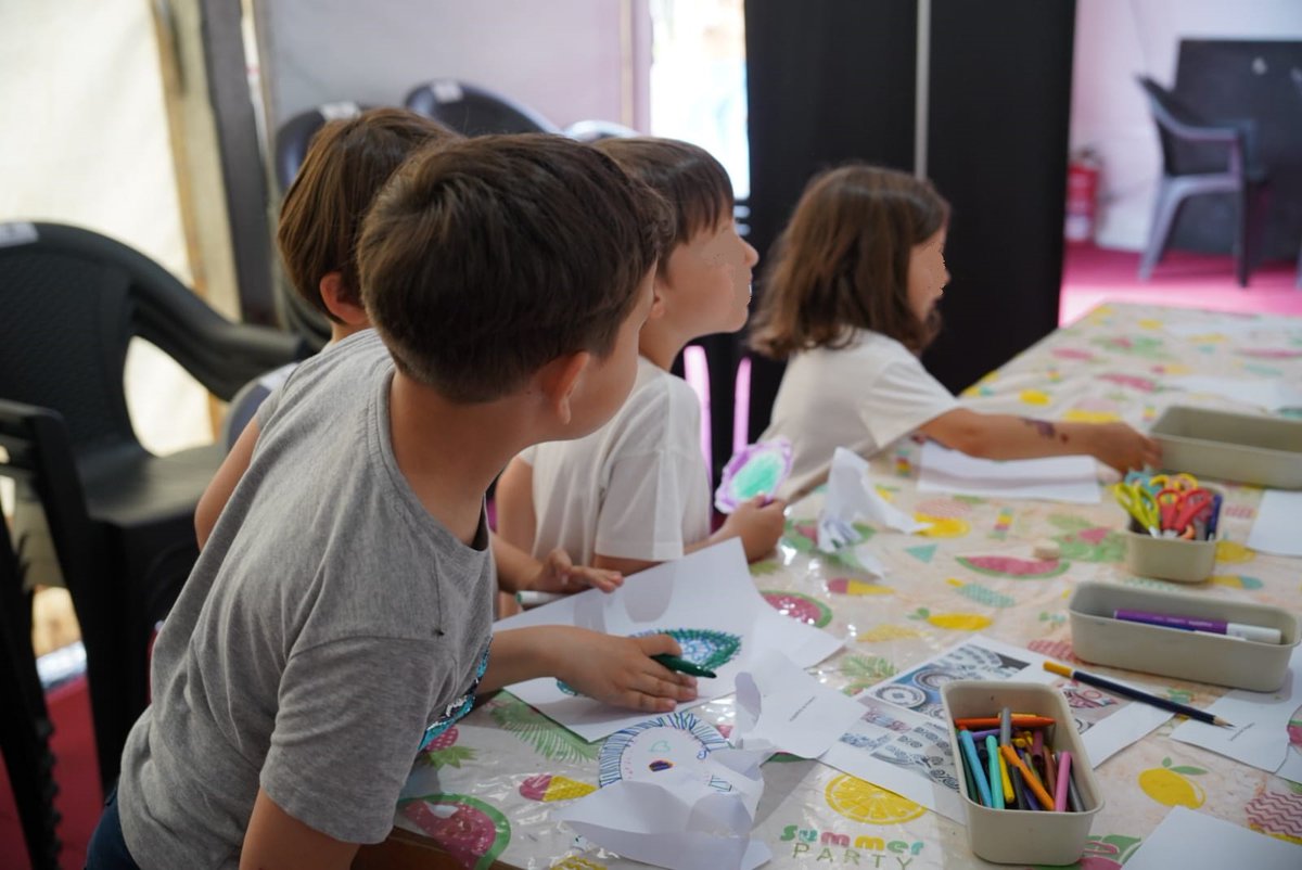 FeriaVegadeo's tweet photo. 🙋‍♀️Los niños y niñas son protagonistas en la #FeriaMuestrasVegadeo, tanto en la Carpa Infantil como en otras muchas localizaciones de la Feria... 
¡un día no es suficiente!
Todo en: https://t.co/66DM3DLyHj 
#VegadeoSeMuestra #AsFerias58 #FeriaInfantil https://t.co/eYAlu92g3b
