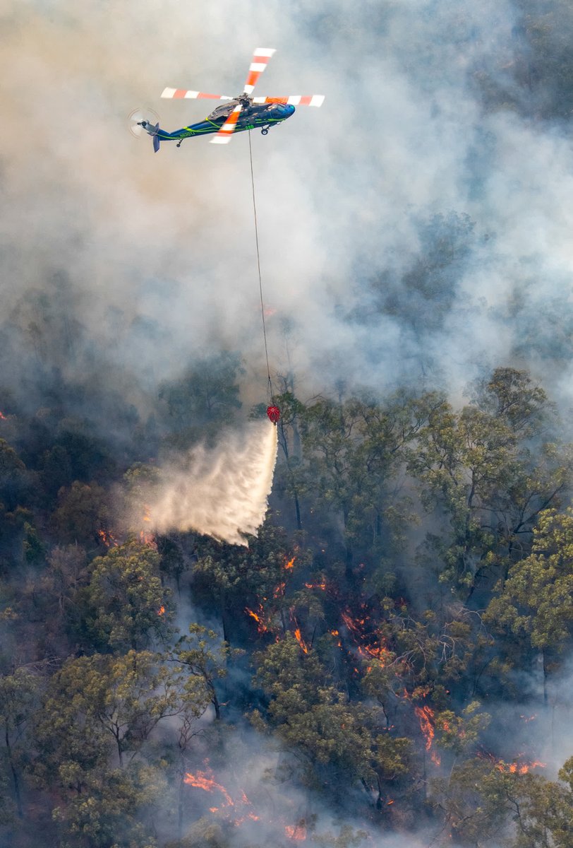 AirAttackMag's tweet photo. A UH60 Black Hawk from @timberlinehelicopters working on fires in Australia for the @nswrfs 
#aerialfirefighting #firefighting #wildfire #bomberos #airtankers https://t.co/fZHDATeHd6