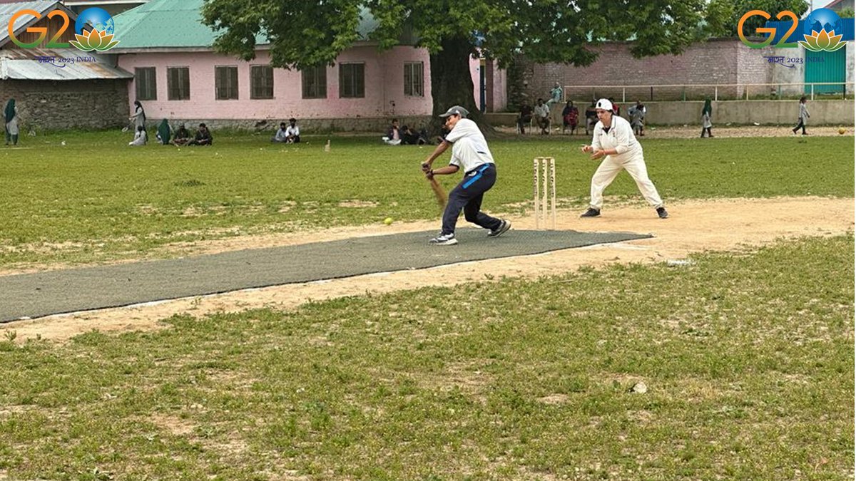 FatimaD75261608's tweet photo. "Budgam Strikers have shown their mettle throughout the tournament. Will they continue their winning streak and advance to the #NKWPL finals? Good luck, Warriors!" #Kashmir #Womencriket #Rafiabad #Sports @RadioChinar @ChinarcorpsIA https://t.co/ySDnEa1Vr0