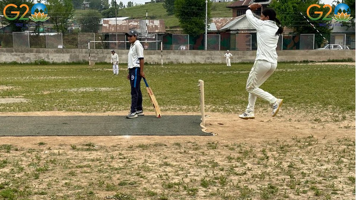 FatimaD75261608's tweet photo. "Budgam Strikers have shown their mettle throughout the tournament. Will they continue their winning streak and advance to the #NKWPL finals? Good luck, Warriors!" #Kashmir #Womencriket #Rafiabad #Sports @RadioChinar @ChinarcorpsIA https://t.co/ySDnEa1Vr0