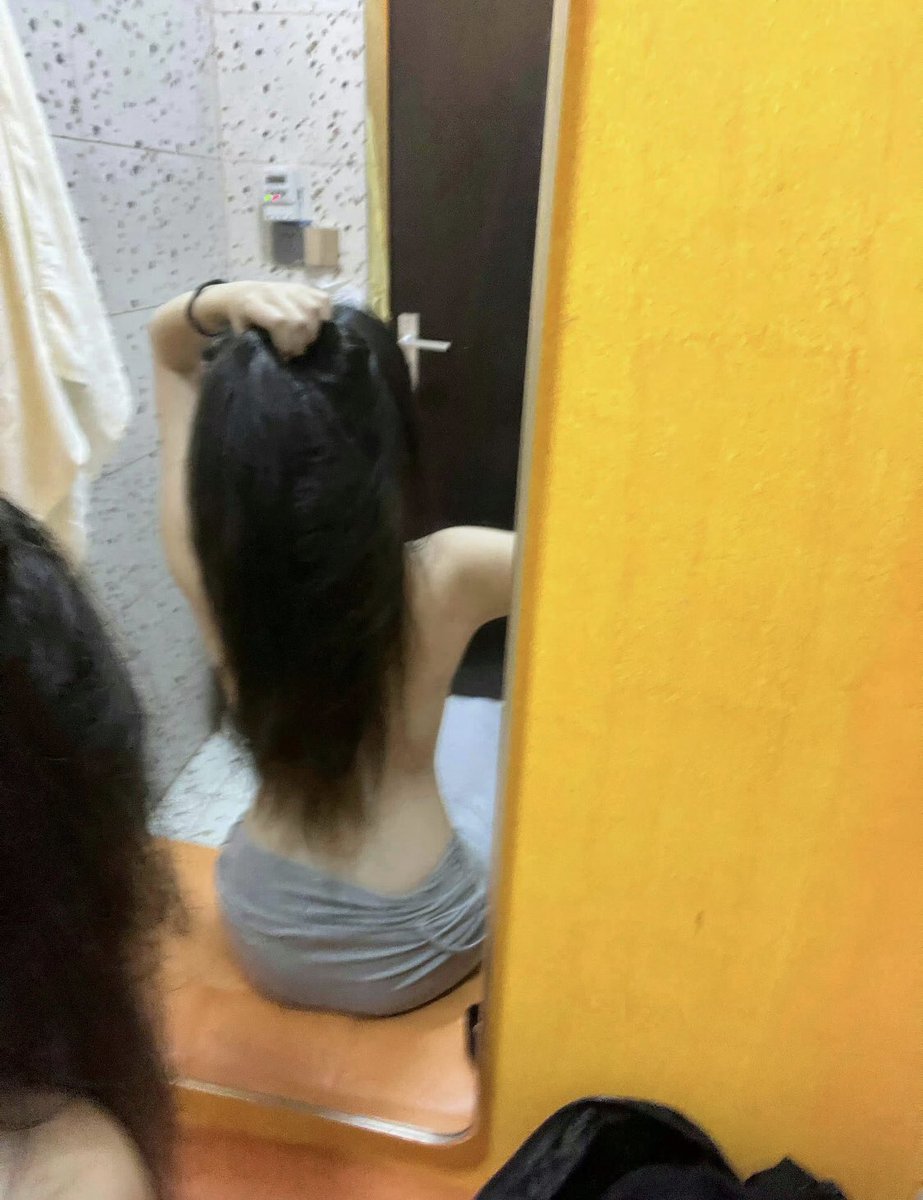 LinXin578's tweet photo. 我也想要优衣库，试衣间女主角的感觉 ​

#美背 #擦边 #性感 #诱惑 #九江 #南昌 #江西 https://t.co/RsSZenLdQX
