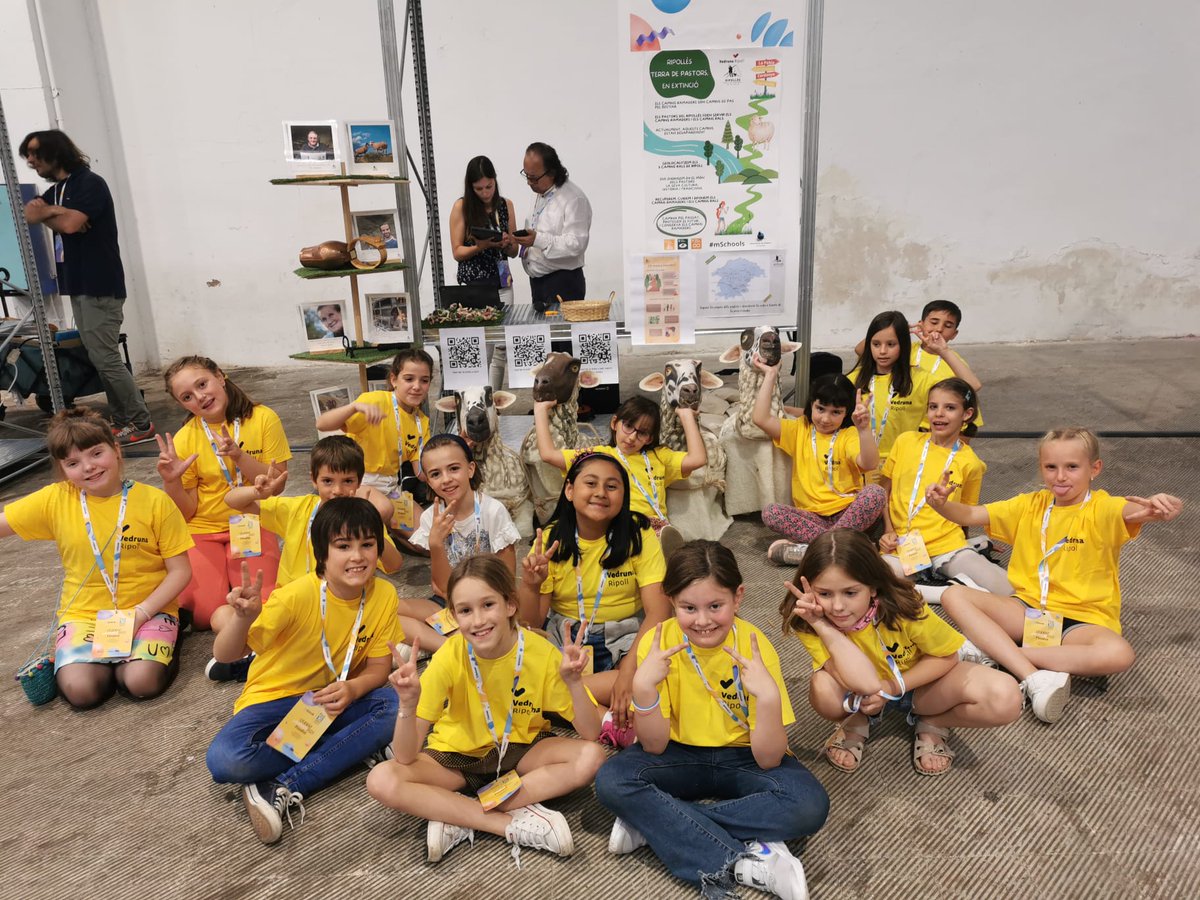 VedrunaCat's tweet image. 🤩Avui amb alumnes finalistes als #StudentAwards23 #mSchools en totes les categories #AppEducation #MHM #Scratch Ànims, @VedrunaPrats @EscorialVic @VedrunaRipoll @VedrunaVila!