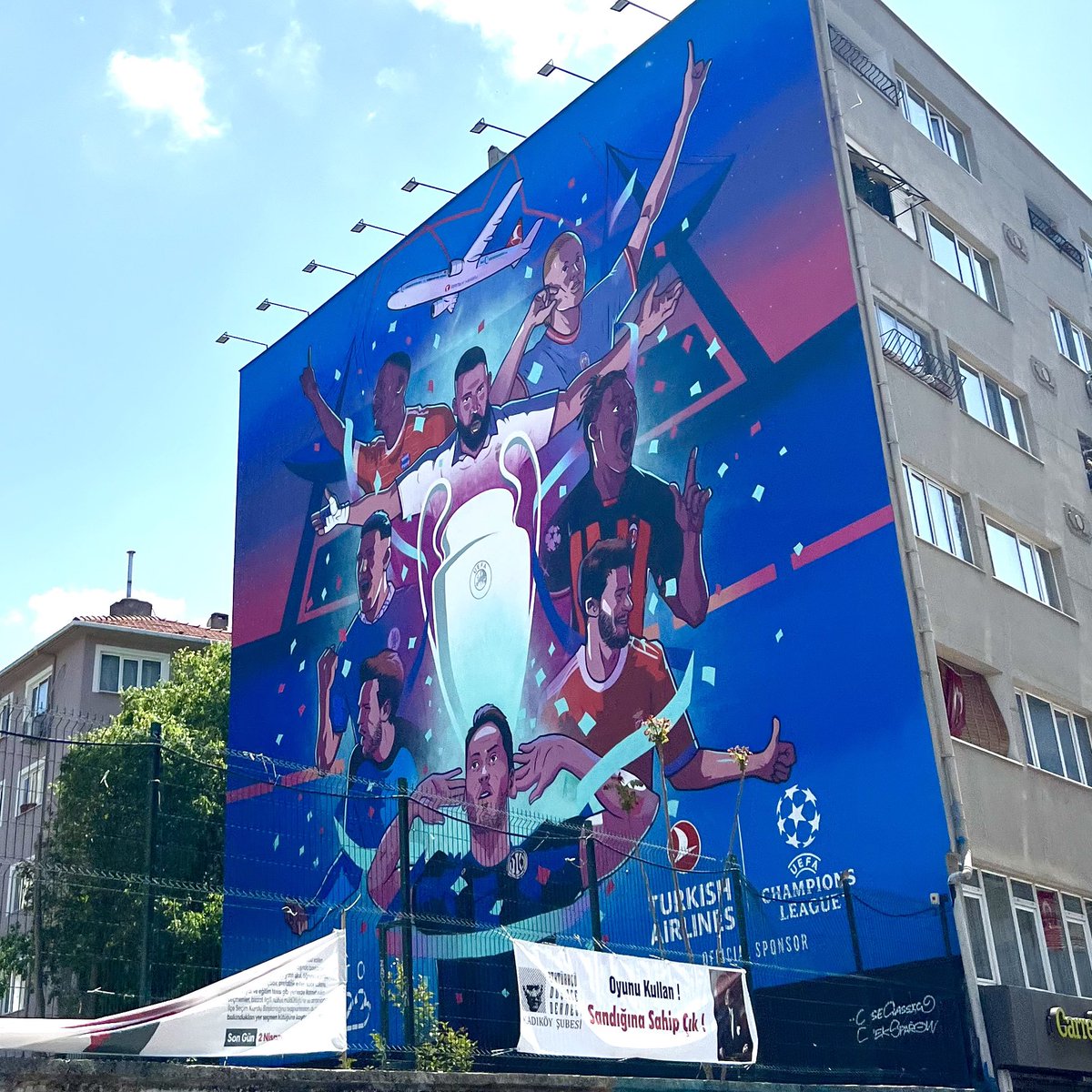 My “Road to #ChampionsLeagueFinal Istanbul 23” illustration is adapted to a mural in Kadıköy, İstanbul