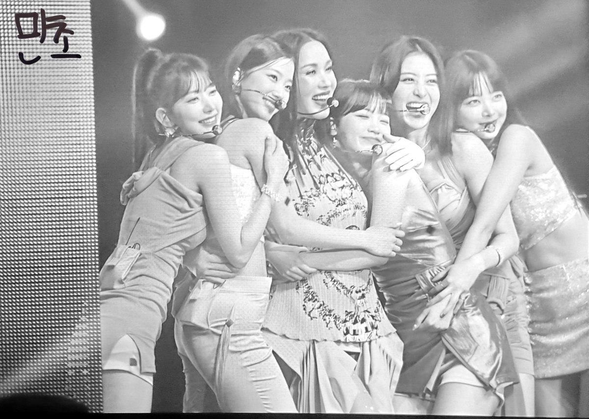 230610 르세라핌 위버스콘 프리뷰
 
with Dr.차정숙

#LE_SSERAFIM #르세라핌 #채원 #chaewon #사쿠라 #sakura #윤진 #yunjin #카즈하 #kazuha #은채 #eunchae