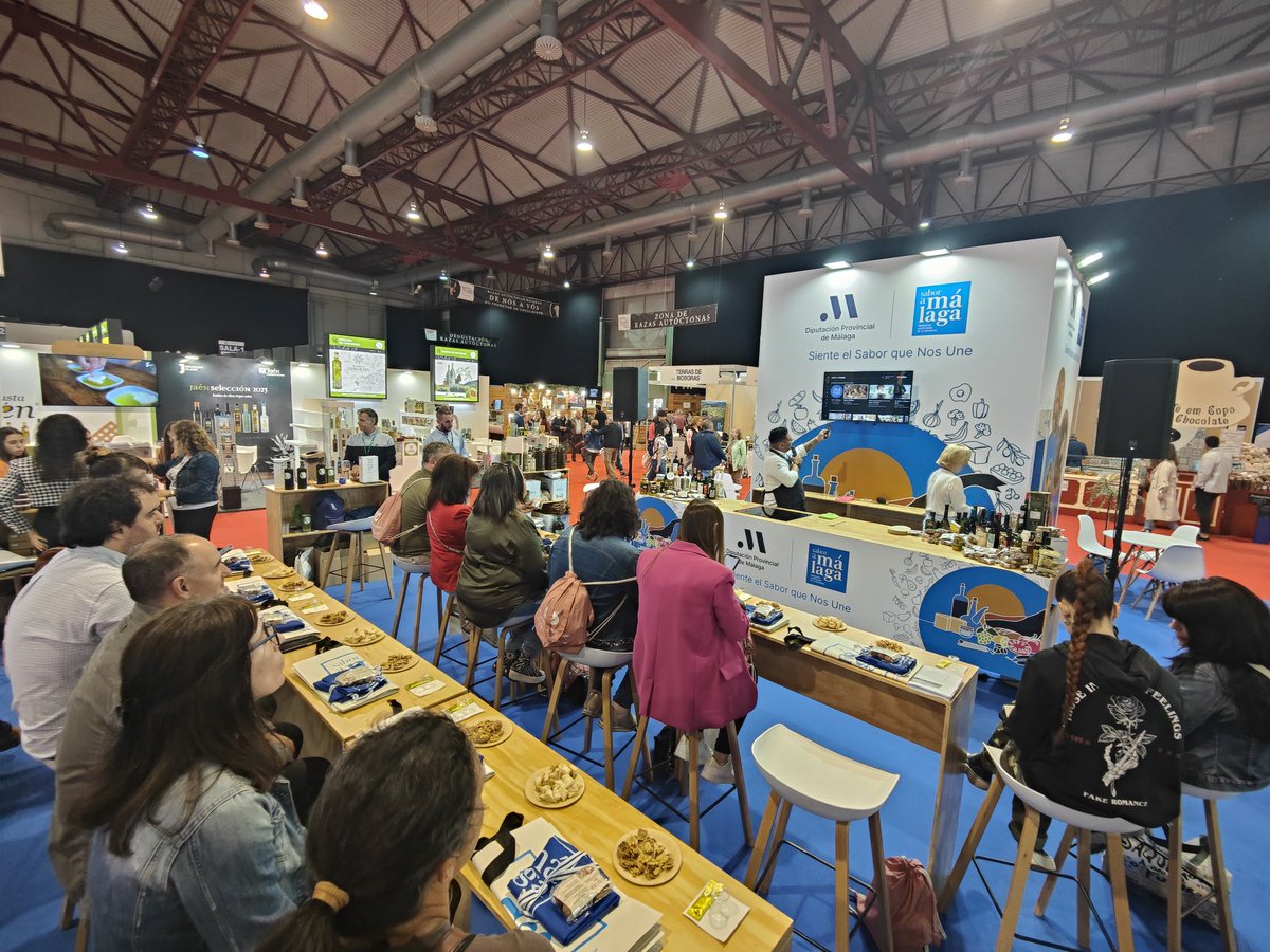 Proseguimos en #pgsalimat23 en <a href="/feiragalicia/">Feira Internacional de Galicia ABANCA</a> con <a href="/chusnenalinda/">Chus Nenalinda</a> <a href="/TragonDel/">Tragon del Planeta</a> <a href="/rutarestaurante/">Rutasyrestaurantes</a> <a href="/desayunacoruna/">Desayuna Coruña</a> <a href="/fogonesgallegos/">Fogones Gallegos</a> <a href="/EltoquedeInes/">EltoquedeInés</a> <a href="/FacilconBela/">Recetas Fácil con Bela</a> <a href="/paseargalicia/">PasearGalicia</a> #salimat23 no stand de
<a href="/diputacionMLG/">Diputación de Málaga</a>