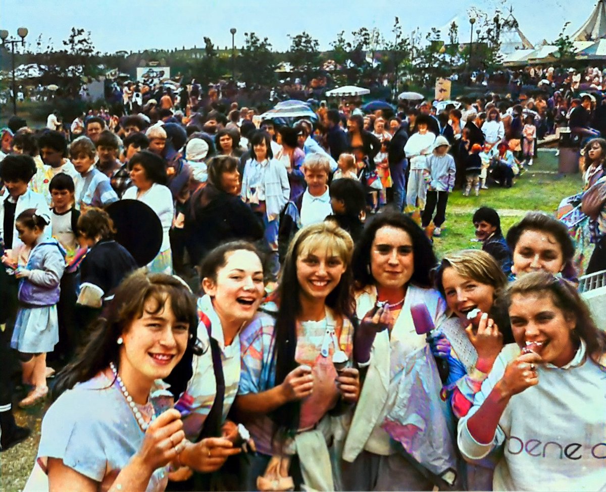 snellyradio's tweet photo. Liverpool girls at the International Garden Festival 1984. @angiesliverpool https://t.co/KR6XlIEH1D