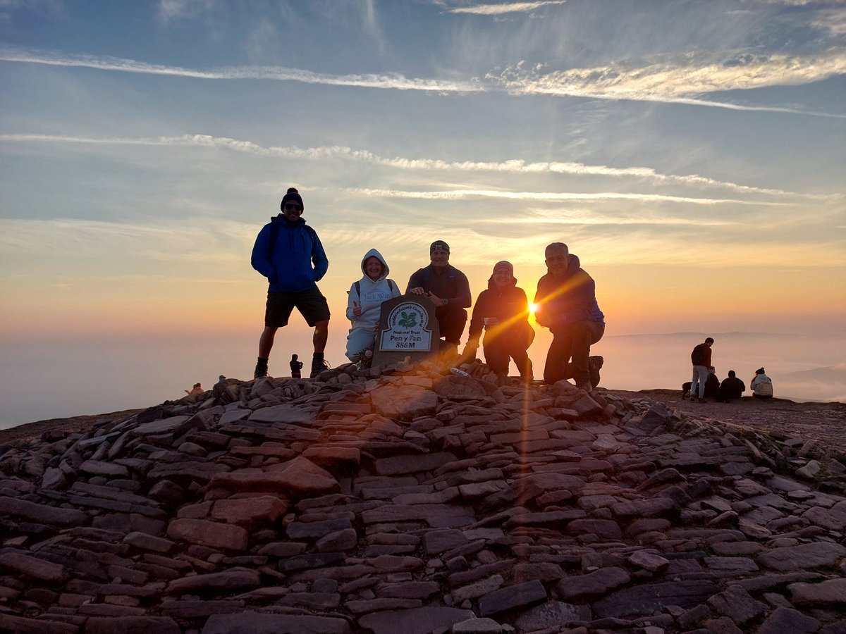 Surround yourself with like-minded people. What a fantastic morning 🙌  #recoverythroughsport @AneurinBevanUHB staff well-being sunrise walk #PenyFan @CEOabuhb #staffwellbeing @Ruth_ITV @RCNWales @Matthew81156980 @M33CMK