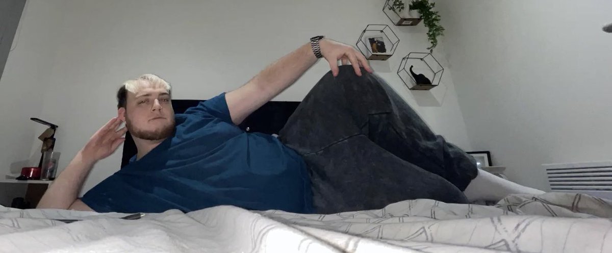 hi <a href="/Skrillex/">Skrillex</a>