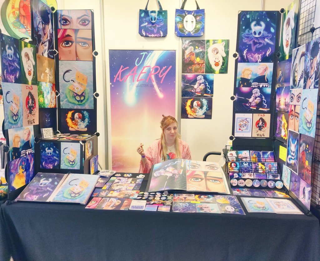 Ju_Kaery's tweet photo. Me tenéis hoy y mañana, 10 y 11 de Junio en @madridotaku en Pabellón de Cristal (Casa de Campo) 💜🩵✨ os espero! https://t.co/d8mS4b0lAw