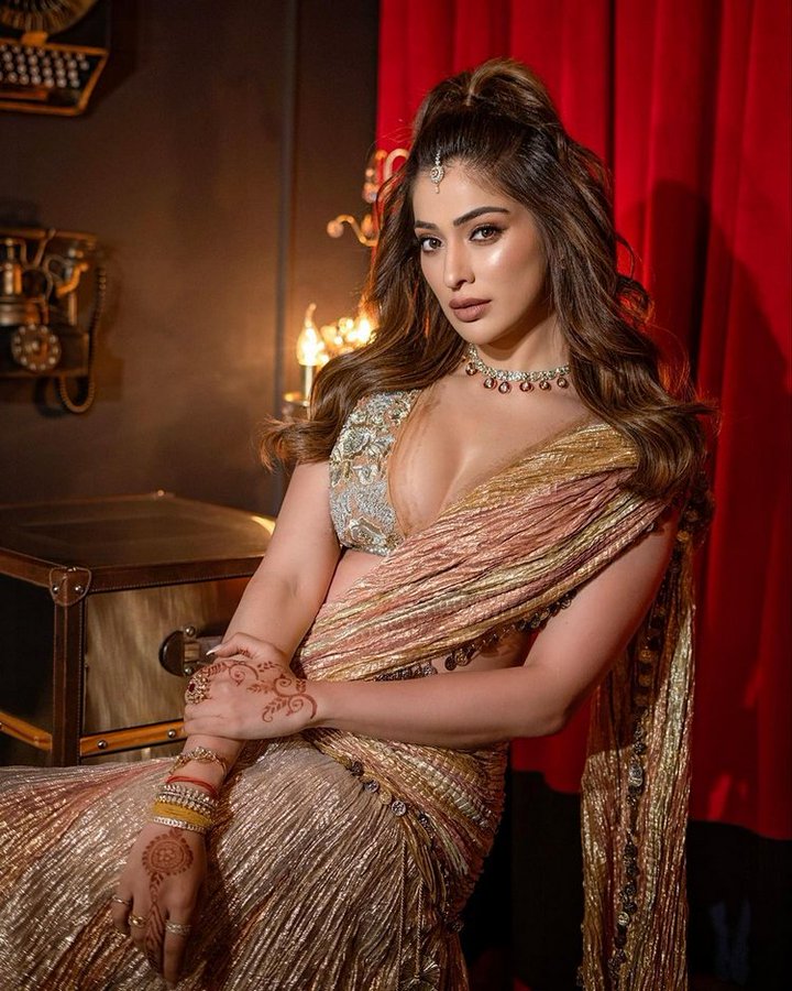 FyQSd5uaMAAJqbb?format=jpg&name=900x900