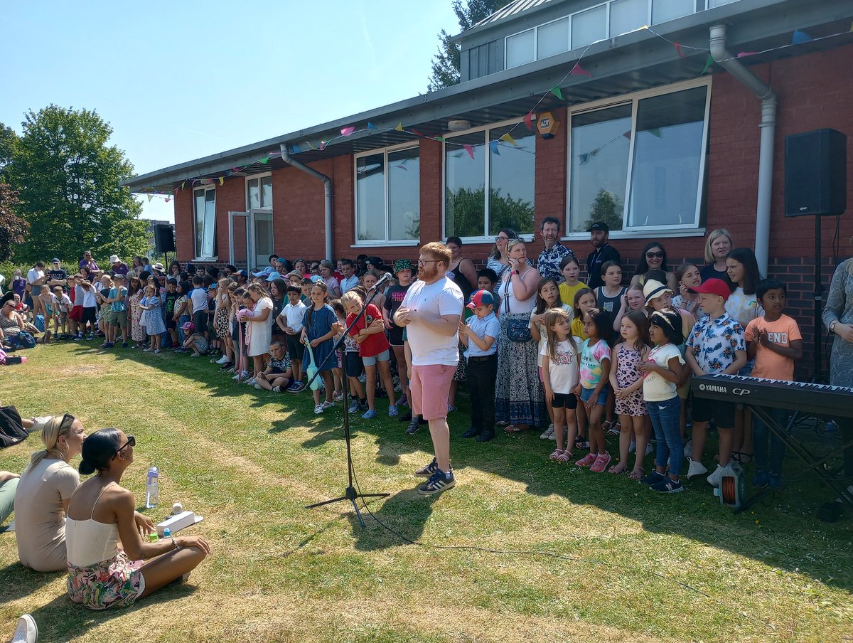 RevDJSnowball's tweet image. Here are all the schools @ the CommUnity Gala. Fab!