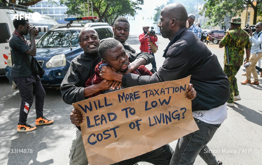 Anamidaudi's tweet image. I will defend my constitution before it&apos;s too weak to defend me, article 3 of our constitution gives us right to defend and uphold our constitution. @IG_NPS  respect the supreme law that you were sworn in to protect. 
#RejectFinanceBill2023 
#FreeToProtest