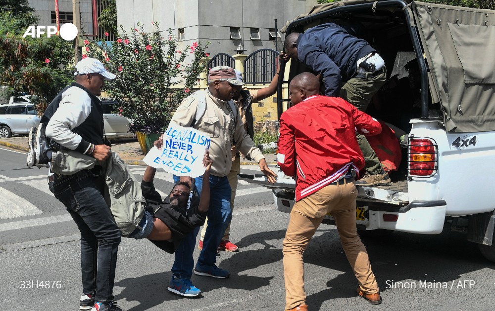 Anamidaudi's tweet image. I will defend my constitution before it&apos;s too weak to defend me, article 3 of our constitution gives us right to defend and uphold our constitution. @IG_NPS  respect the supreme law that you were sworn in to protect. 
#RejectFinanceBill2023 
#FreeToProtest