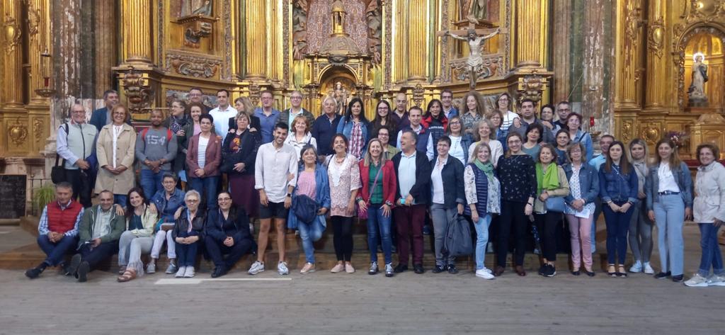 archiValladolid's tweet photo. Para sellar el curso, profesores de religión de Palencia y #Valladolid disfrutaron en Cigales de una tarde de turismo religioso, la Eucaristía y un rico ágape. Gracias a todos por participar, a la acogida del párroco,  y a @TurismoCigales  por las explicaciones 😊😊
#ReliEsMás https://t.co/Z2I9G783Cb