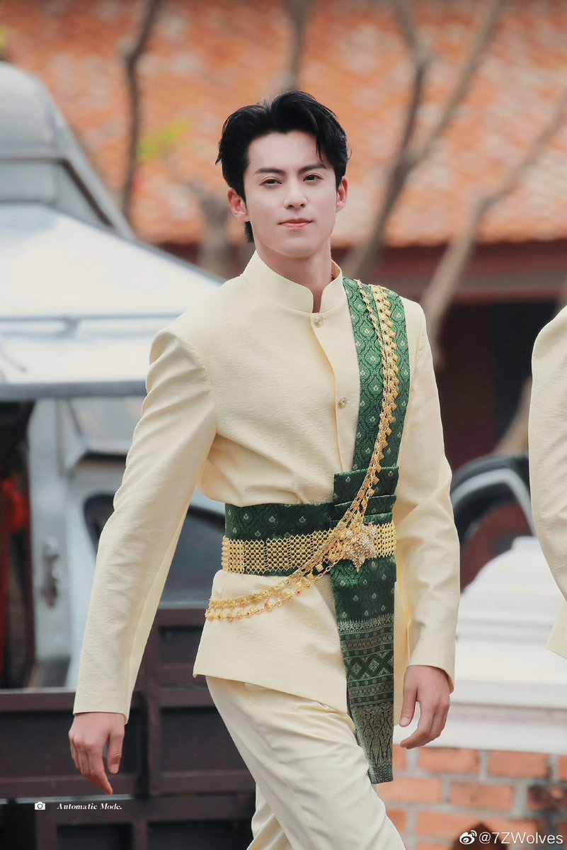 DiYue16's tweet photo. หล่อมากเหมื่อนเจ้าบ่าวเลย😆 #WangHedi  #Dylanwang https://t.co/mJnevyhSC4