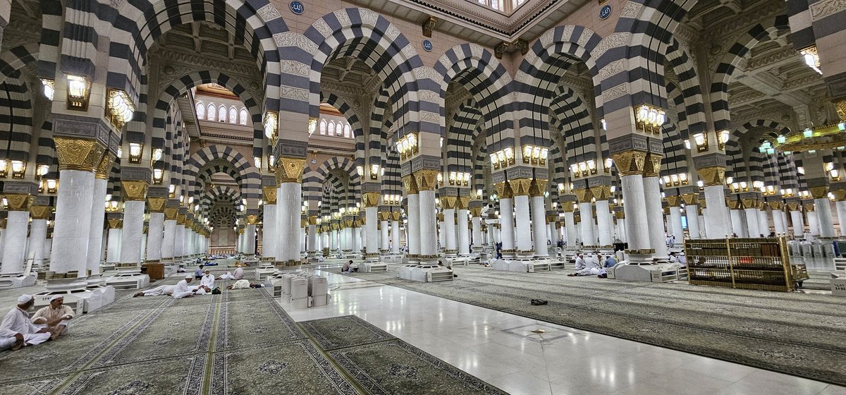 HaramainInfo's tweet photo. After Dhuhr at Masjid An Nabawi https://t.co/xm5ECM16Xo