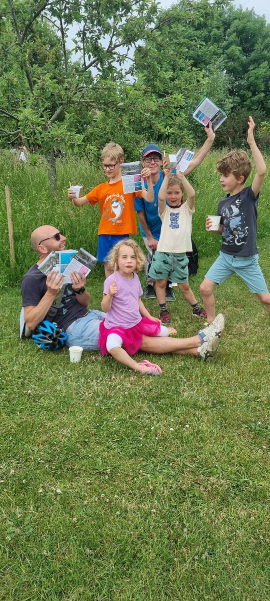 Today, Gina Co-op Bridport food store, met Charlie, Harry, Rose &amp; Ross (with Dad, Tony). The next generation of <a href="/coopuk/">Co-op</a> Members enjoying #GreatBigGreenWeek  &amp; excited to be planted our special herbs seed paper &amp; lavender pots
<a href="/CoopSueG/">Sue Green</a>
#ItsWhatWeDo #community #sustainabledorset