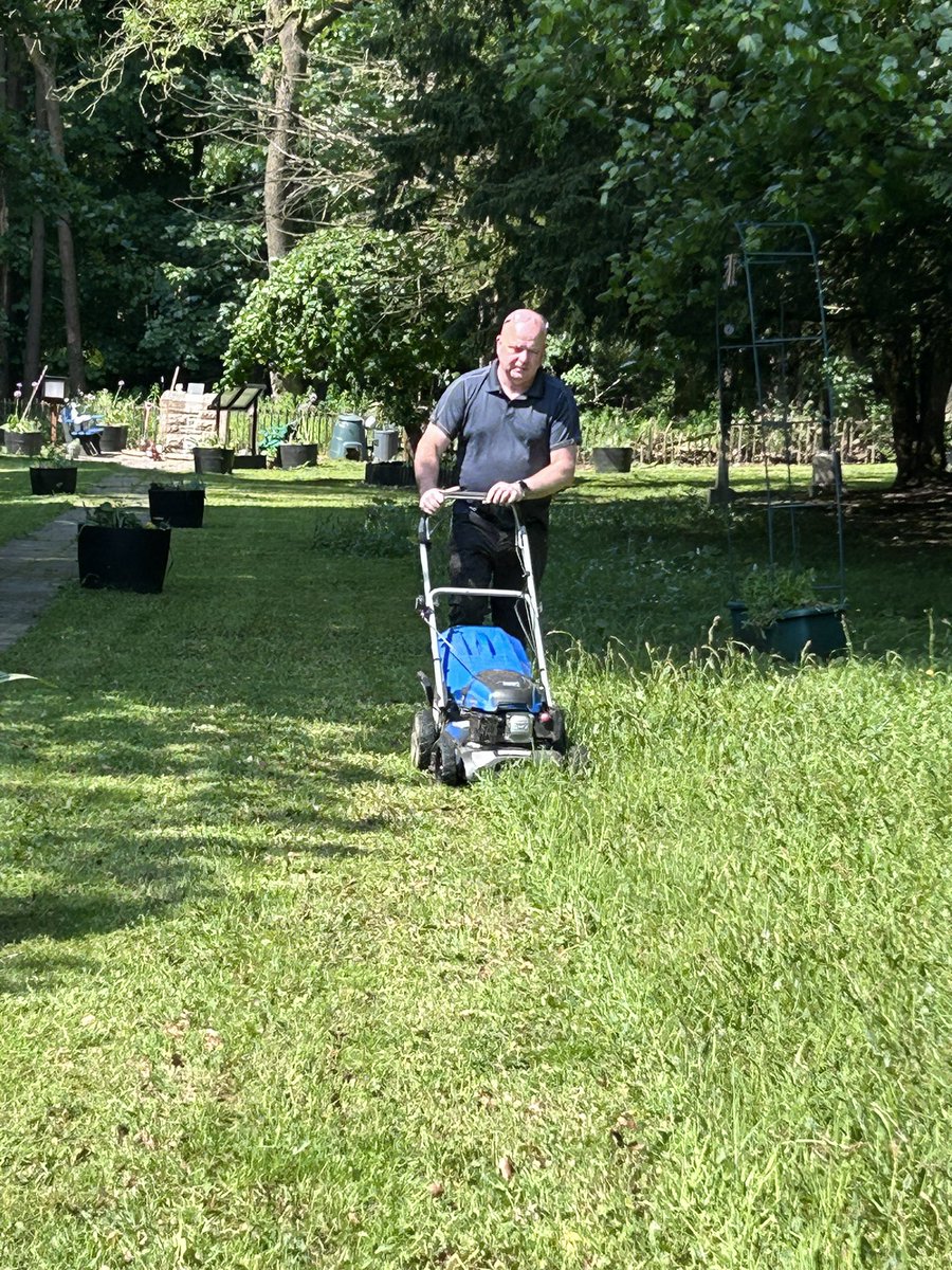 FOHPC's tweet photo. All ready for our visitors of #SpotlightShotts
Thanks to the hubby for helping, even if he came in and took the last minute glory of cutting the final section of grass ๐๐๐
#friendsofcemeteries
#OnceLost
#MentalHealth https://t.co/u8jPkgFum9