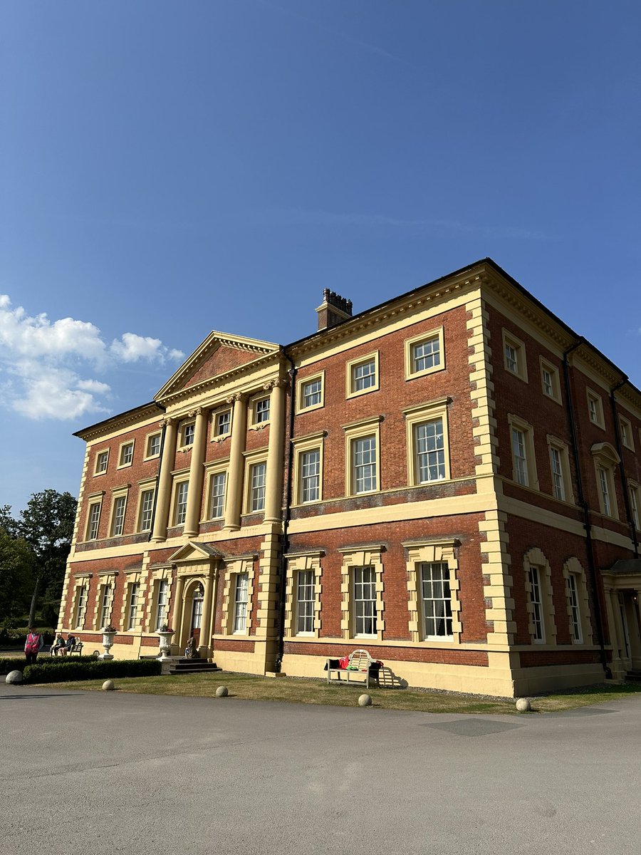 Another glorious morning for well over 200 runners and a brilliant band of volunteers! Felt a fast course today, let us know how you got on! See you next week! <a href="/parkrunUK/">parkrun UK</a> #parkrun #loveparkkrun 🧡☀️