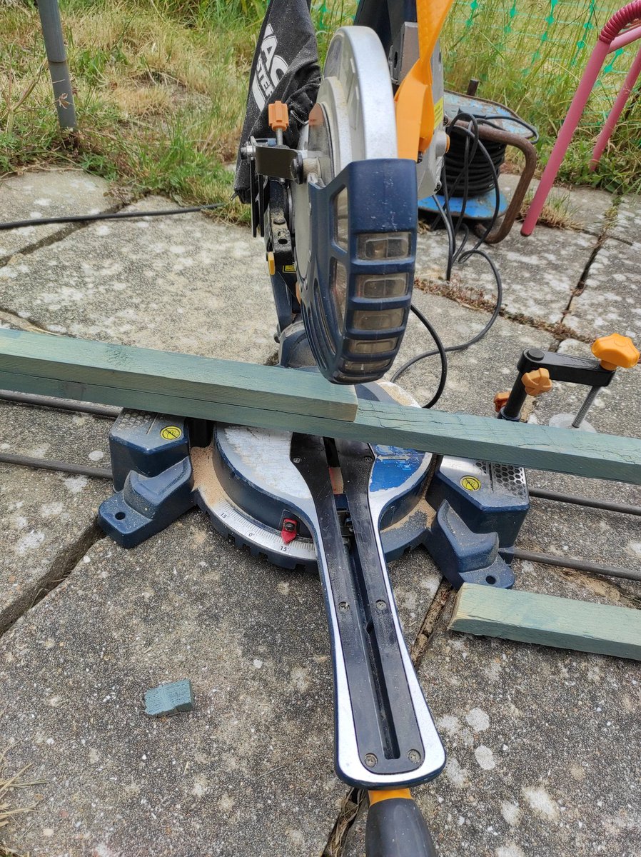 DibsYard's tweet photo. I was going to only document #projectsolar on my personal Instagram and twitter accounts... But I realised that some of you with sheds may also benefit from seeing this project. https://t.co/8ugqG498OO