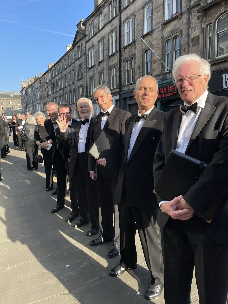 RSNOChorus's tweet image. It was also, we have to admit, a most sartorial Requiem… chorus members from RSNO, Garleton Singers and Royal Conservatoire of Scotland looking splendid in the Edinburgh sunshine last night ahead of our performance of the Verdi Requiem…🥰🎶

rsno.org.uk/liveevent/verd…