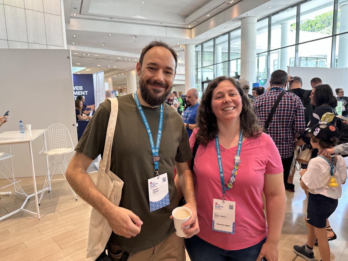 lauravaq's tweet photo. I found the other Vallisoletano. Great guy! I will definitely keep in touch @weiko #WCEU2023 https://t.co/pWA0dZqFJJ