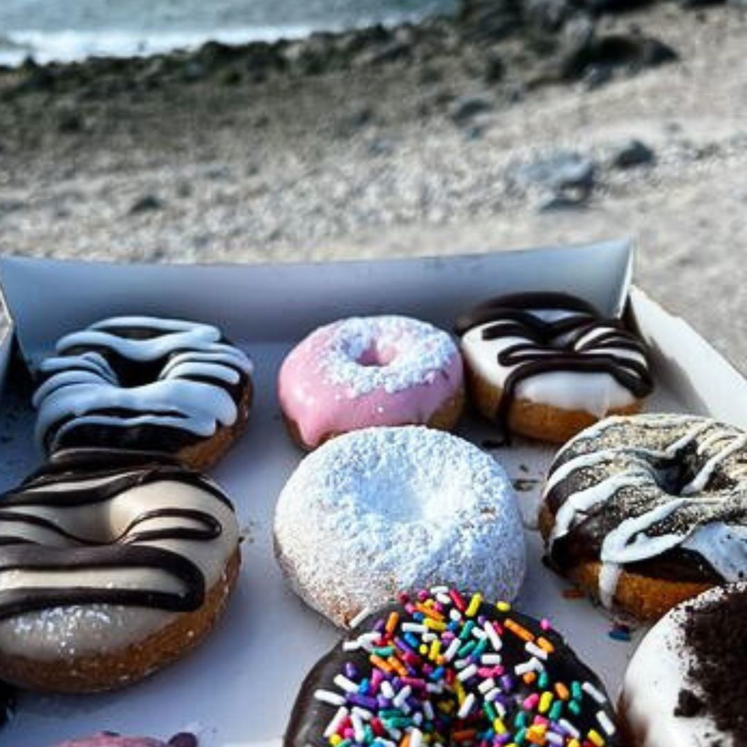 DuckDonuts's tweet photo. Summertime essentials ☀️
📸: @mimosas_in_stilettos

#singledonuts #myduckdonuts #nomnom #foodies #eeeeeats #donuts #duckdonuts #madetoorder #donut #favorites #yum #yummy #delicious #food https://t.co/LpTseUdB8i