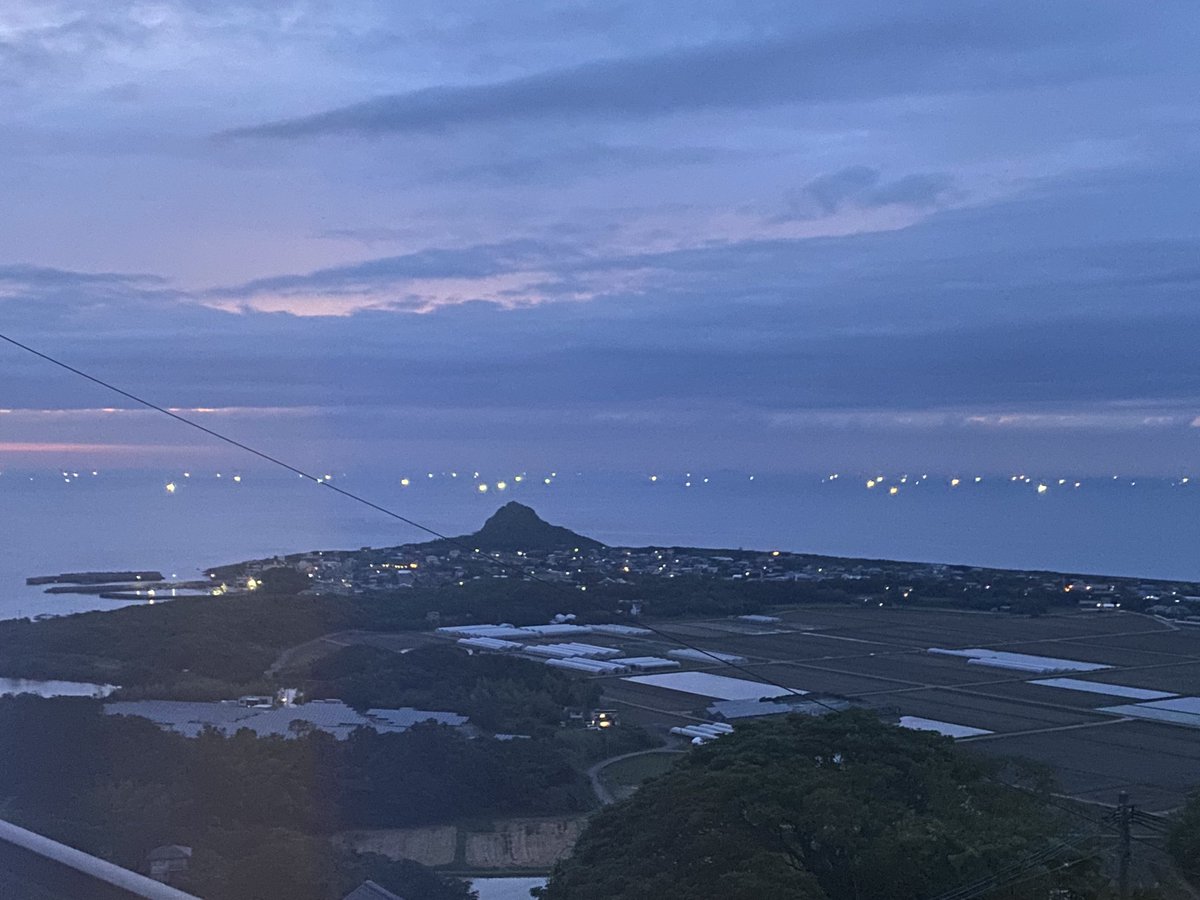 今日は船がたくさん出ているな。 https://t.co/v0AxDWBa81