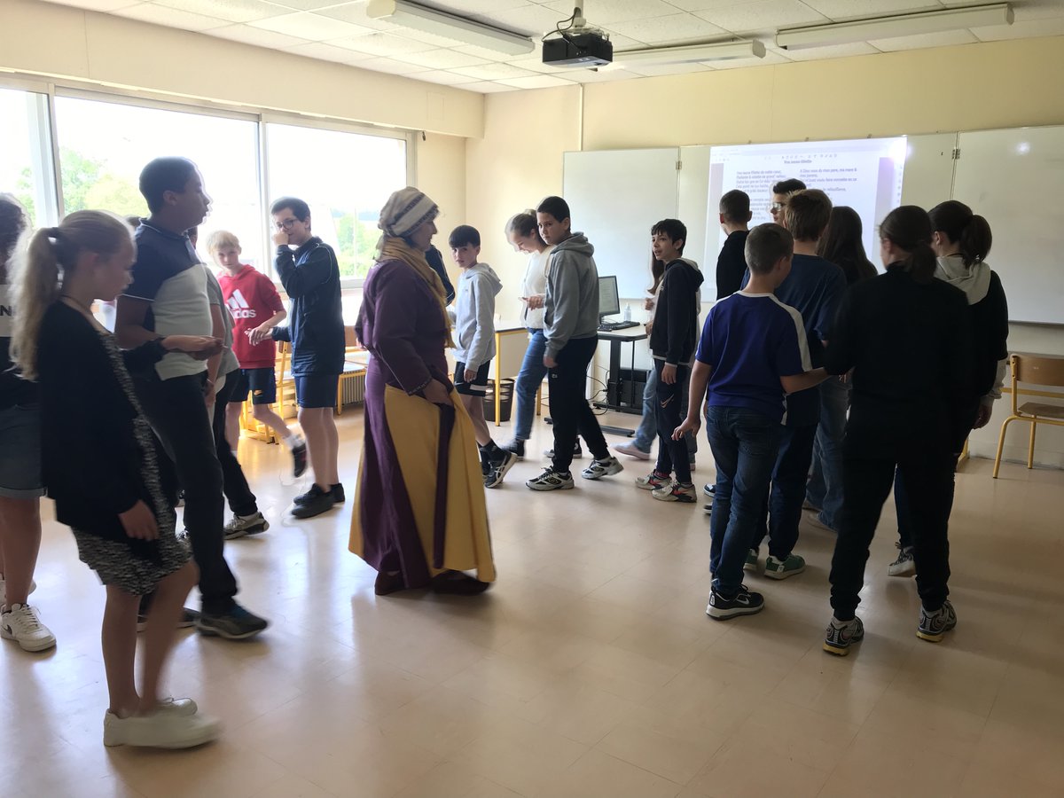 Collège Victor Hugo - Rugles (@hugorugles) on Twitter photo Immersion au Moyen Âge pour les 5e du collège <a href="/HugoRugles/">Collège Victor Hugo - Rugles</a>. Deux troubadours jouant guiterne, cistre, vihuela, chalumeau, et autres instruments d'époque sont venus interpréter des chansons médiévales. #TER @MoncadaFra <a href="/Fmarchand_27/">Frédéric Marchand</a> <a href="/daac_normandie/">DAAC-Normandie</a>
victor-hugo-rugles.ent27.fr/vie-du-college… Immersion au Moyen Âge pour les 5e du collège <a href="/HugoRugles/">Collège Victor Hugo - Rugles</a>. Deux troubadours jouant guiterne, cistre, vihuela, chalumeau, et autres instruments d'époque sont venus interpréter des chansons médiévales. #TER @MoncadaFra <a href="/Fmarchand_27/">Frédéric Marchand</a> <a href="/daac_normandie/">DAAC-Normandie</a>
victor-hugo-rugles.ent27.fr/vie-du-college…