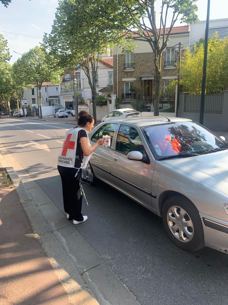 CRFCLAMART's tweet image. J-1 avant la fin des Journées Nationales. 23 bénévoles mobilisés ce samedi pour aller à votre rencontre, vous expliquer à quoi servent vos dons et - qui sait - vous recruter pour devenir bénévoles pour des actions sociales/secourisme. Merci 🙏 #JN2023 @CroixRouge @CroixRouge92
