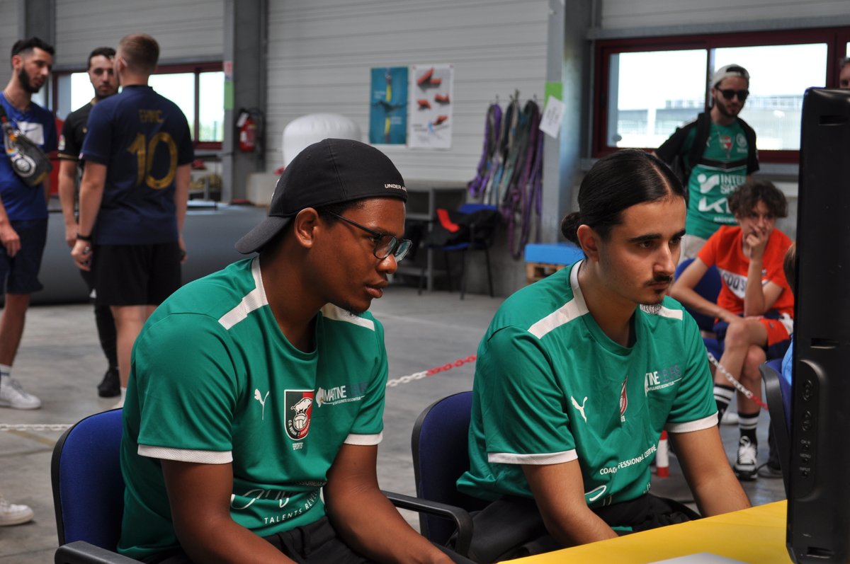 Choc du groupe entre nos 2 joueurs 👀

Courte victoire 3-2 en faveur de <a href="/sdx_94/">Shayco_94</a> 💪