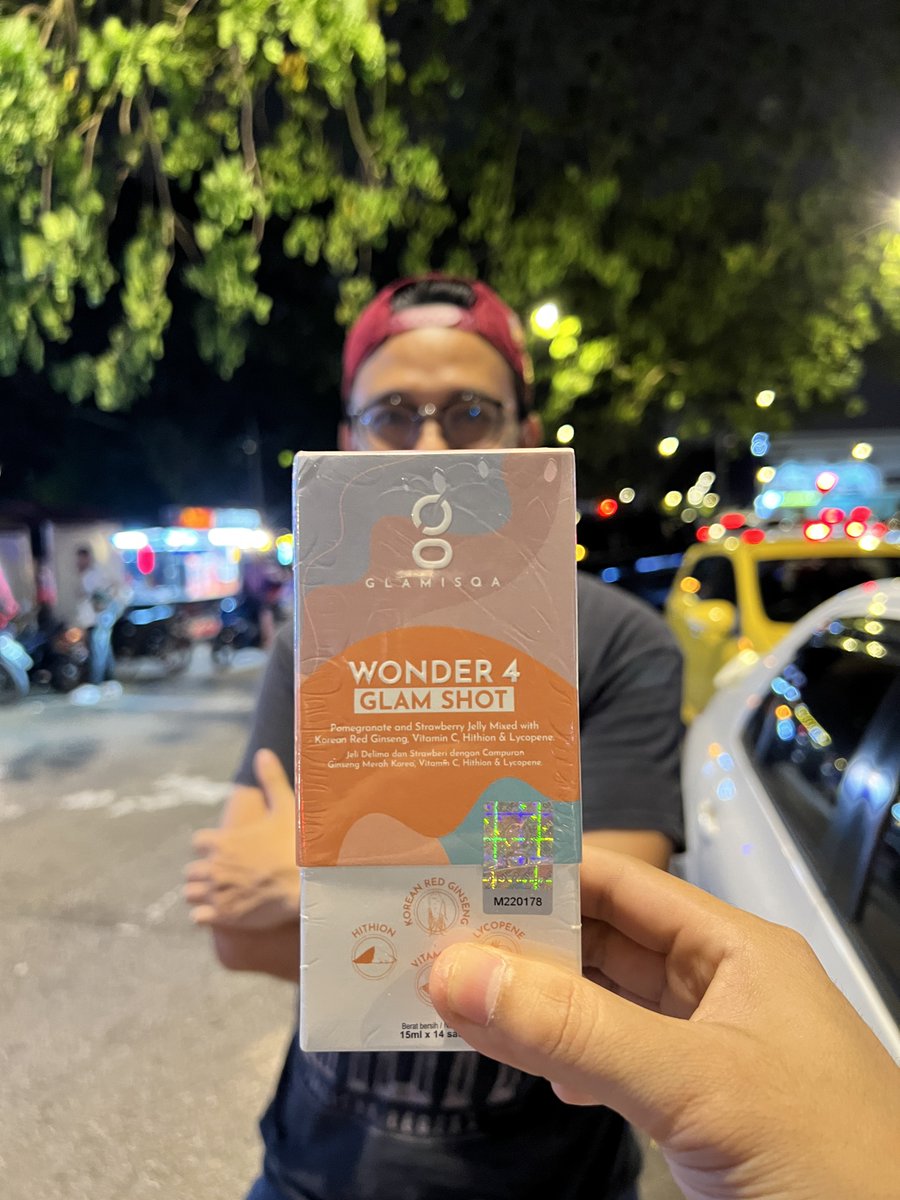 omansuhaimi_'s tweet photo. Thank you @glamisqa ! Terus beli dengan tokey. One of very few products yang aku dengan wife akan consume everyday. 

Haritu tegur wife muka dia glowing. Dia ingat kita saja nak sweet2. Esok tu pulak nenek dia pun tegur cakap muka glowing. 

Terus dia request nak sekotak (ada 14 sachet) nak bawak pergi office sebab senang nak makan sebab dia jelly. Rasa pun sedap. 

Yang nak energy seharian, memang aku syor kan. Sebab ada Korean Red Ginseng. Tapi wife aku suka pasal bagi muka dia glowing hahahaha! 

P/s: ni bukan tweet berbayar ye.

Kalau ada rezeki nak jugak jumpa ambassador @sherryibrahim 😅