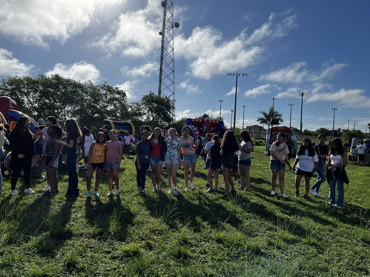 Thanks to our PTSA- students having fun with their friends at JMMAST!@josemartimast #mast2223